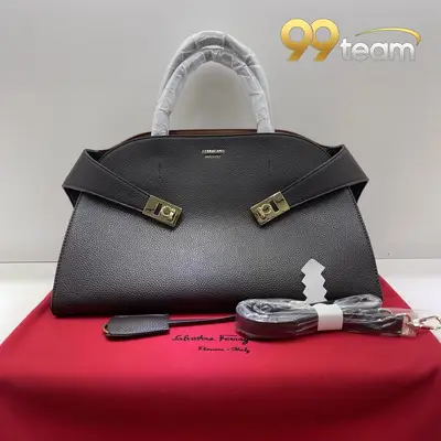 FERRAGAMO | Item ID: 22136