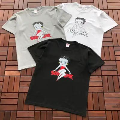 SUPREME T-Shirt