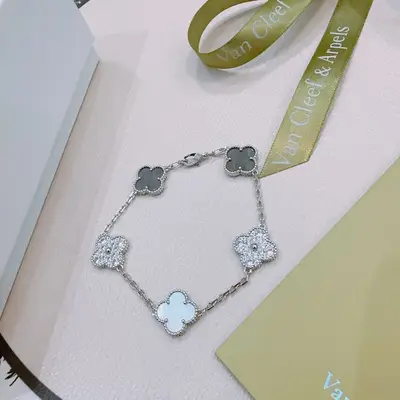 VAN CLEEF & ARPELS Schmuck
