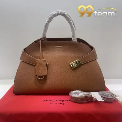 FERRAGAMO | Item ID: 22141