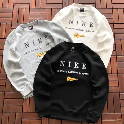 NIKE Sweater
