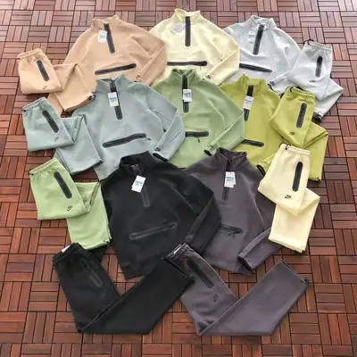 NIKE Sweater