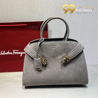 FERRAGAMO | Item ID: 22109