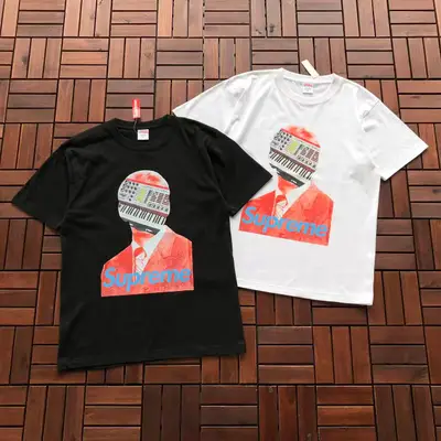 SUPREME T-Shirt