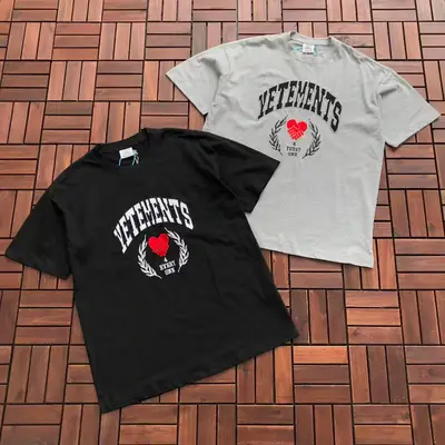 VETEMENTS T-Shirt