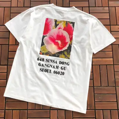 SUPREME T-Shirt