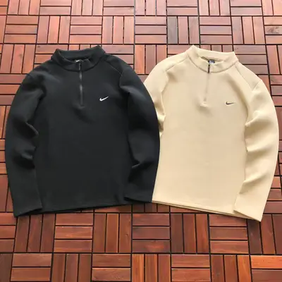 NIKE Sweater