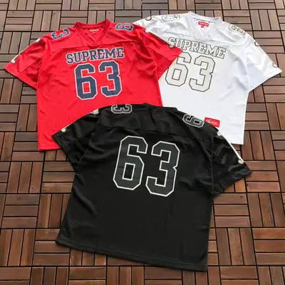 SUPREME T-Shirt