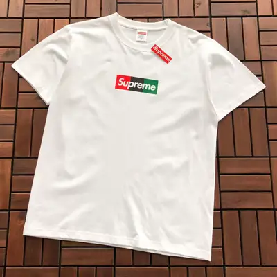 SUPREME T-Shirt
