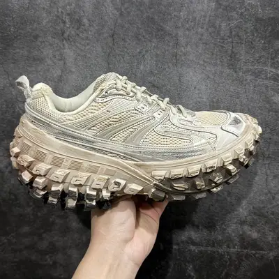 BALENCIAGA