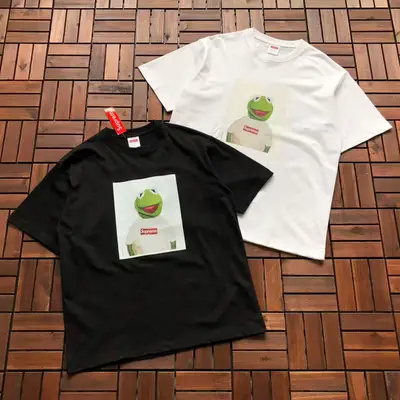 SUPREME T-Shirt