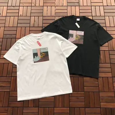 SUPREME T-Shirt
